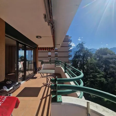 Grand 4-8 Personnes * Montreux