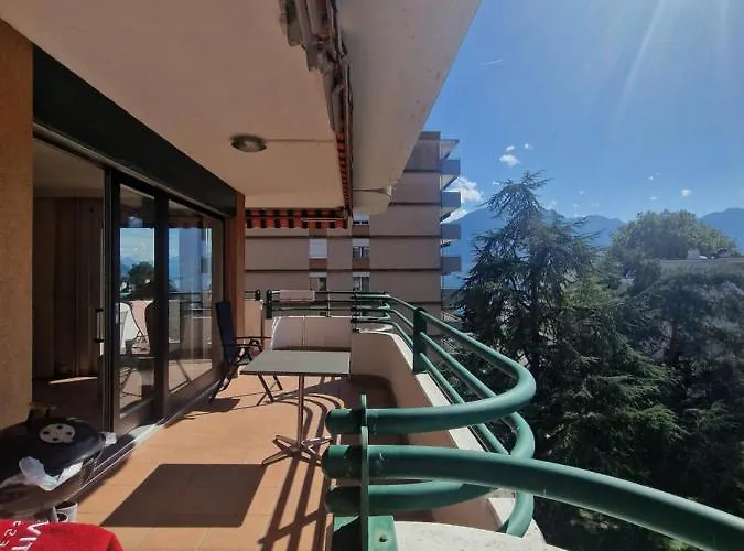 Grand 4-8 Personnes * Montreux